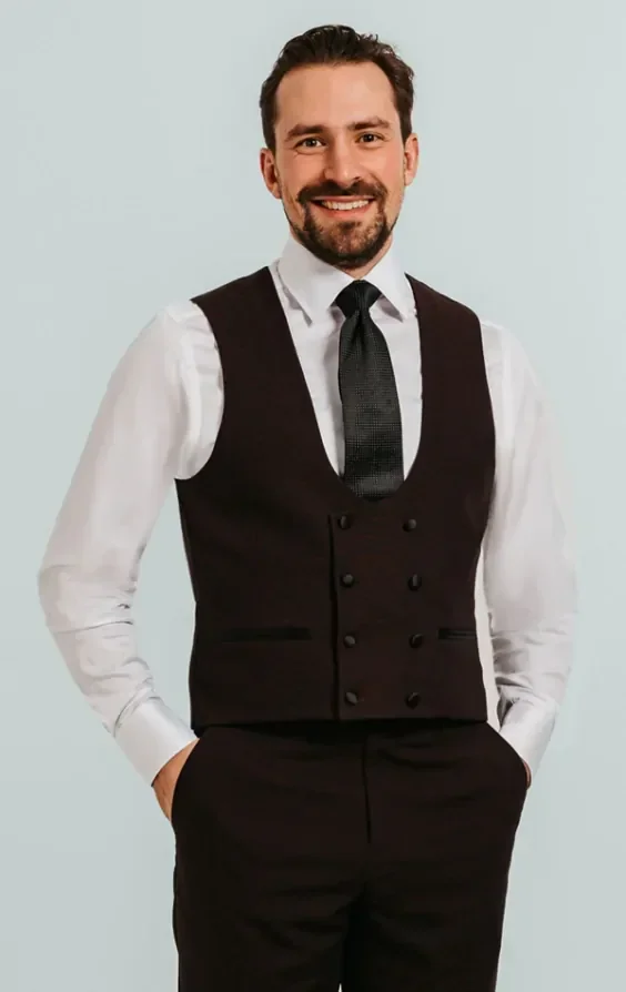 Burgundy 3 Piece Tuxedo with Peak Lapel thumbnail 9